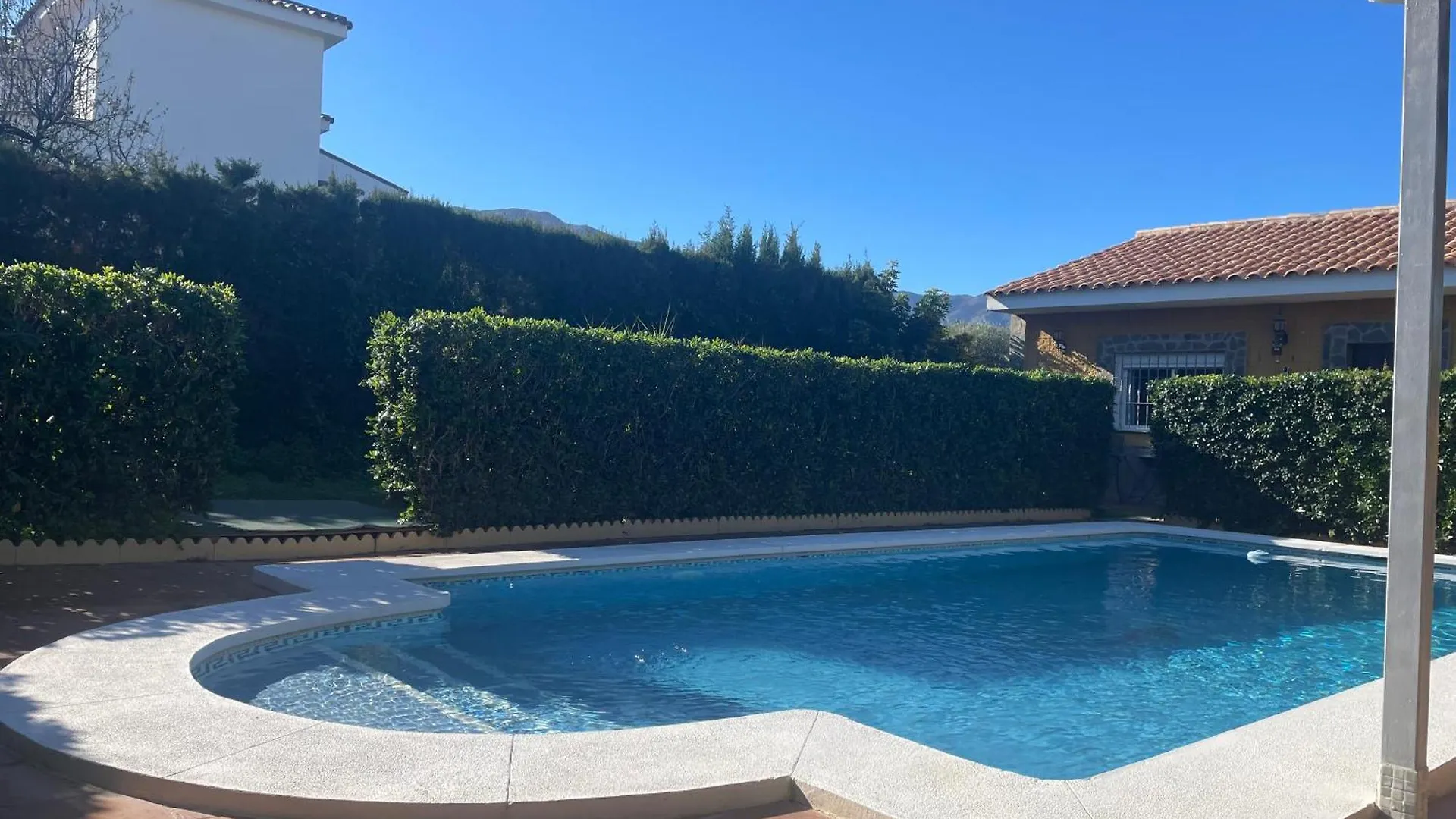 Villa Vanessa 알하우린데라토레